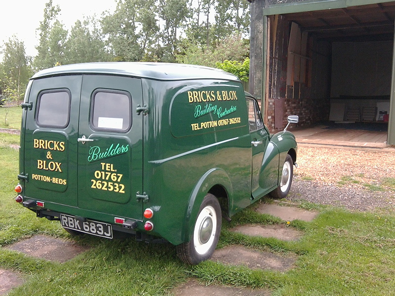 Bricks and Blox: Morris Minor Van